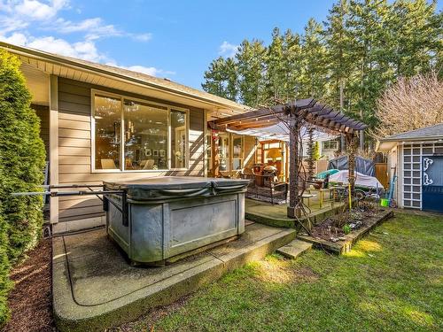 2347 Tutor Dr, Comox, BC - Outdoor With Exterior