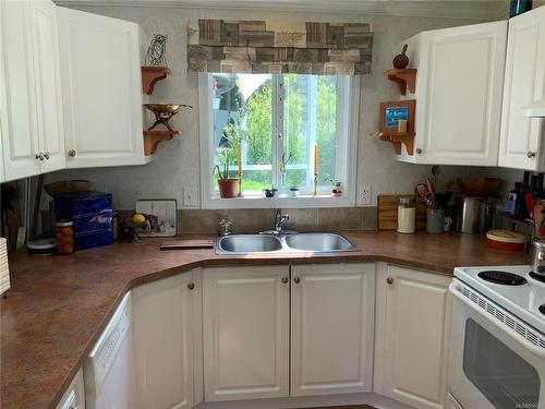 1480 North Rd, Gabriola Island, BC - Indoor Photo Showing Kitchen With Double Sink