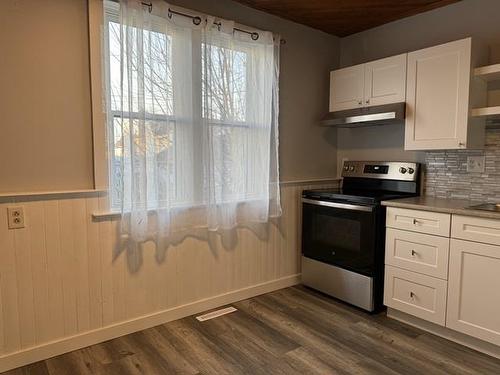 435 Prince Arthur Boulevard, Thunder Bay, ON - Indoor Photo Showing Kitchen