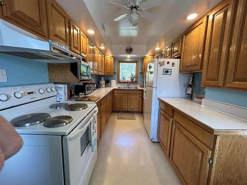 602-604 Government Road, Rainy River, ON - Indoor Photo Showing Kitchen With Double Sink