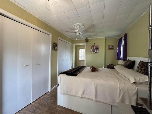 602-604 Government Road, Rainy River, ON - Indoor Photo Showing Bedroom