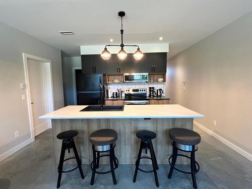 221 Stemwinder Drive, Kimberley, BC - Indoor Photo Showing Kitchen With Upgraded Kitchen