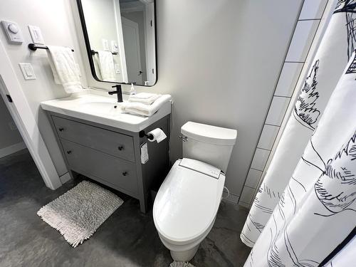 221 Stemwinder Drive, Kimberley, BC - Indoor Photo Showing Bathroom