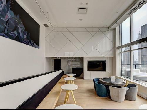 Autre - 524-1020 Rue De Bleury, Montréal (Ville-Marie), QC - Indoor Photo Showing Other Room With Fireplace