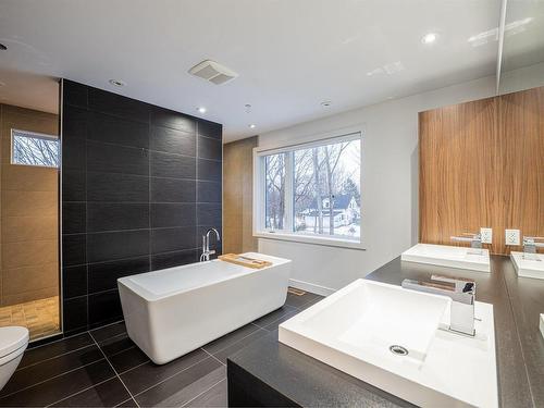 Salle de bains attenante Ã  la CCP - 520 Av. De La Pointe-Jameson, Venise-En-Québec, QC - Indoor Photo Showing Bathroom
