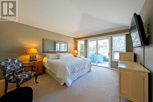 4020 Gallaghers Terrace, Kelowna, BC - Indoor Photo Showing Bedroom
