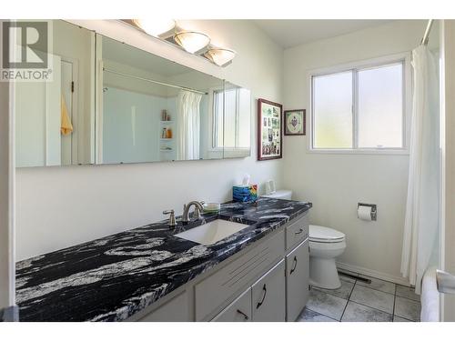 835 Rumney Road, West Kelowna, BC - Indoor Photo Showing Bathroom
