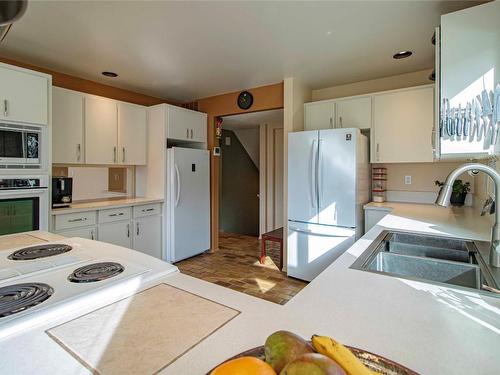 174 Spruce Place, Penticton, BC - Indoor Photo Showing Kitchen With Double Sink