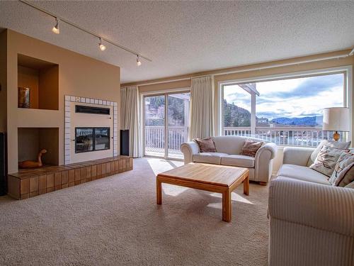 174 Spruce Place, Penticton, BC - Indoor Photo Showing Living Room With Fireplace