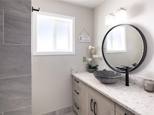 1635 Blackwood Drive, West Kelowna, BC - Indoor Photo Showing Bathroom
