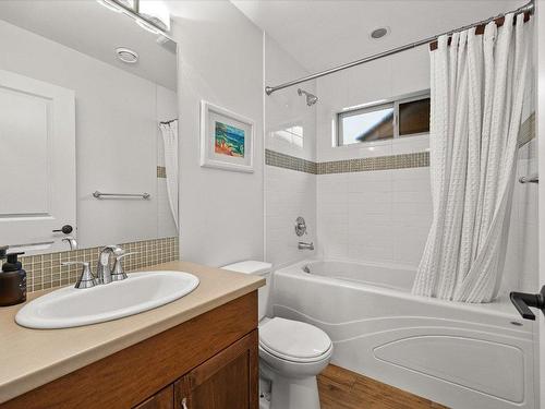 2366 Tallus Green Crescent, West Kelowna, BC - Indoor Photo Showing Bathroom