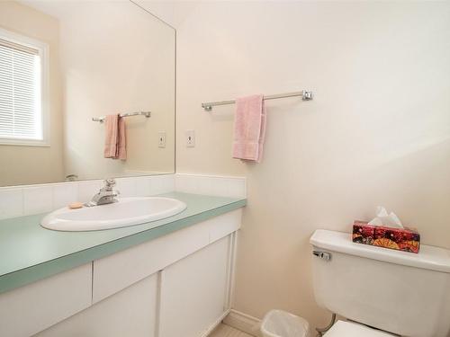 1421 Lombardy Square, Kelowna, BC - Indoor Photo Showing Bathroom