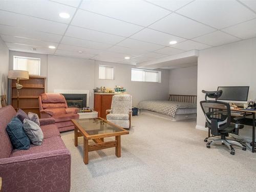 1421 Lombardy Square, Kelowna, BC - Indoor Photo Showing Basement