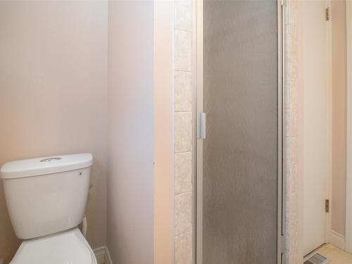 1421 Lombardy Square, Kelowna, BC - Indoor Photo Showing Bathroom