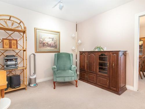 1421 Lombardy Square, Kelowna, BC - Indoor Photo Showing Other Room
