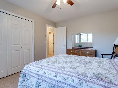 102-3283 Casorso Road, Kelowna, BC - Indoor Photo Showing Bedroom