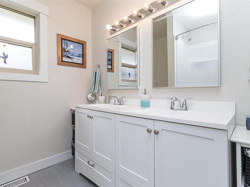 431 Arbutus Ave West, Duncan, BC - Indoor Photo Showing Bathroom