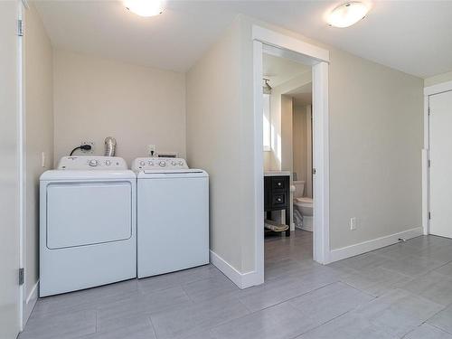 431 Arbutus Ave West, Duncan, BC - Indoor Photo Showing Laundry Room