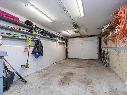 431 Arbutus Ave West, Duncan, BC - Indoor Photo Showing Garage