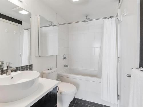 1107-760 Johnson St, Victoria, BC - Indoor Photo Showing Bathroom