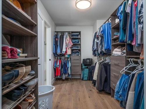 3849 Glen Oaks Dr, Nanaimo, BC - Indoor With Storage