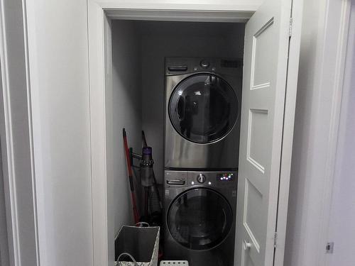 Salle de lavage - 813 Rue Péladeau, Laval (Auteuil), QC - Indoor Photo Showing Laundry Room