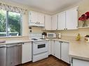 1636 Cedar Rd, Nanaimo, BC  - Indoor Photo Showing Kitchen 