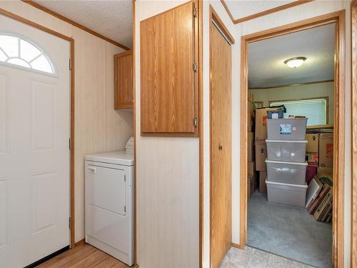 1636 Cedar Rd, Nanaimo, BC - Indoor Photo Showing Laundry Room
