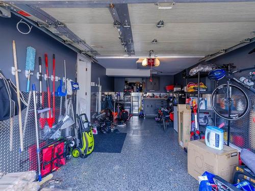 Garage - 6070 Av. De Marseille, Longueuil (Saint-Hubert), QC - Indoor Photo Showing Garage