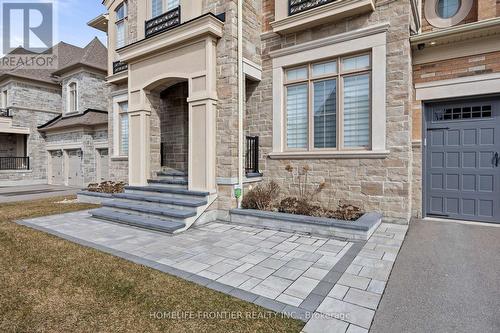 7 Kinghorn Rd N, King, ON - Outdoor With Facade