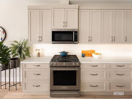 3452 Granite, Kelowna, BC - Indoor Photo Showing Kitchen