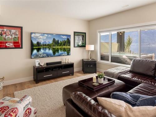 3452 Granite, Kelowna, BC - Indoor Photo Showing Living Room