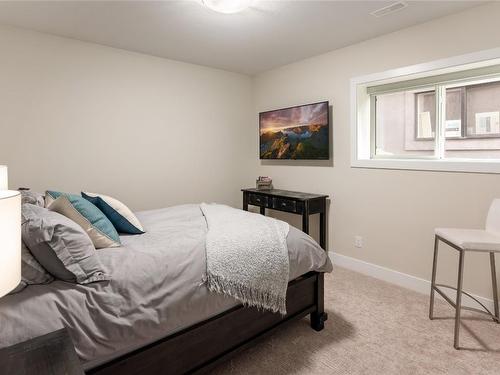 3452 Granite, Kelowna, BC - Indoor Photo Showing Bedroom
