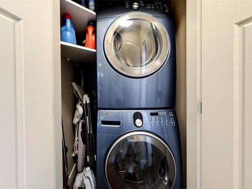 3-2421 Glacier Court, Kelowna, BC - Indoor Photo Showing Laundry Room