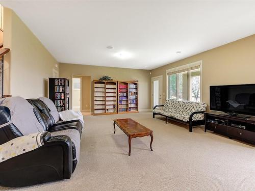 3-2421 Glacier Court, Kelowna, BC - Indoor Photo Showing Living Room
