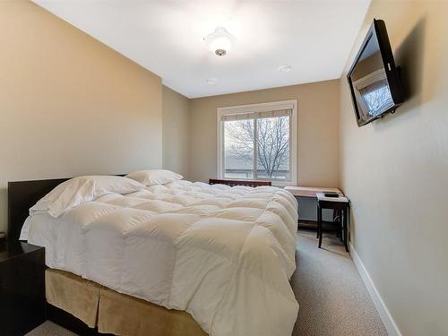 3-2421 Glacier Court, Kelowna, BC - Indoor Photo Showing Bedroom