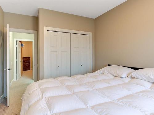 3-2421 Glacier Court, Kelowna, BC - Indoor Photo Showing Bedroom