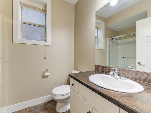 3-2421 Glacier Court, Kelowna, BC - Indoor Photo Showing Bathroom