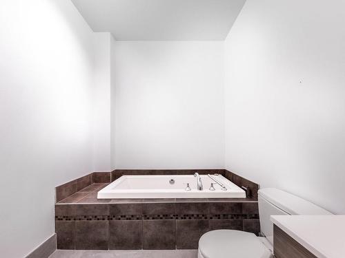 Bathroom - 102-4302 Av. Papineau, Montréal (Le Plateau-Mont-Royal), QC - Indoor