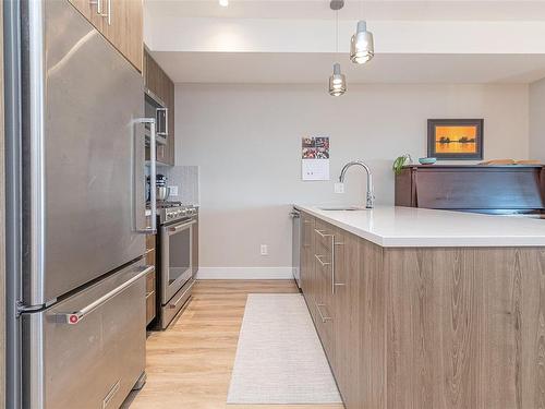 307-2500 Hackett Cres, Central Saanich, BC - Indoor Photo Showing Kitchen With Upgraded Kitchen
