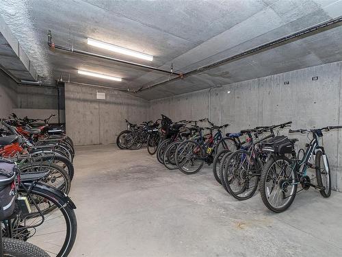 307-2500 Hackett Cres, Central Saanich, BC - Indoor Photo Showing Garage