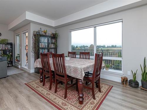 304-2500 Hackett Cres, Central Saanich, BC - Indoor Photo Showing Dining Room
