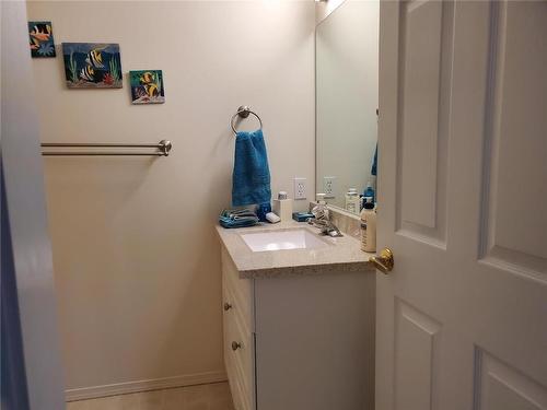213-3805 30Th Avenue, Vernon, BC - Indoor Photo Showing Bathroom