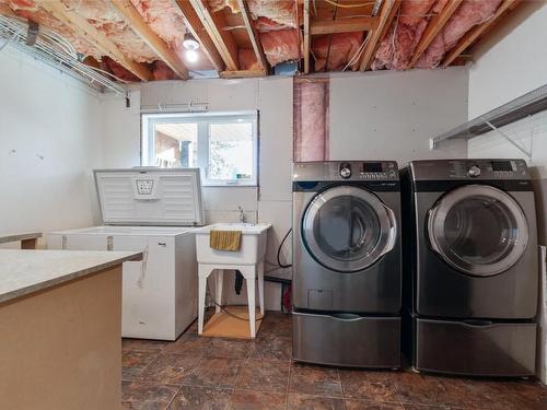 4441 Mallory Crescent, Okanagan Falls, BC - Indoor Photo Showing Laundry Room