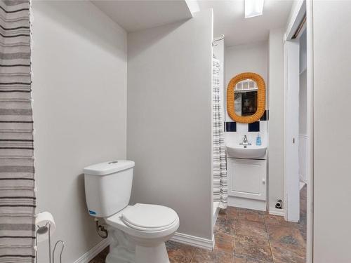 4441 Mallory Crescent, Okanagan Falls, BC - Indoor Photo Showing Bathroom