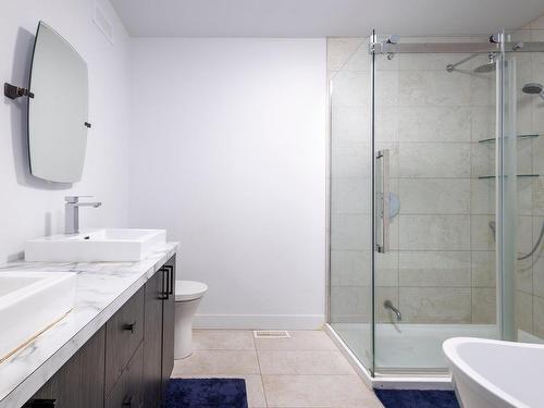 Salle de bains attenante Ã  la CCP - 5066 Rue Quevillon, Longueuil (Saint-Hubert), QC - Indoor Photo Showing Bathroom