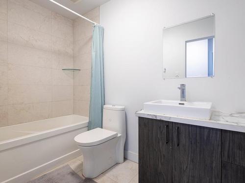 Salle de bains - 5066 Rue Quevillon, Longueuil (Saint-Hubert), QC - Indoor Photo Showing Bathroom