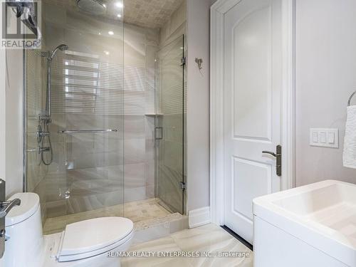 2411 Thorn Lodge Dr, Mississauga, ON - Indoor Photo Showing Bathroom