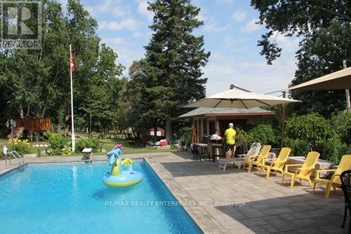 2411 Thorn Lodge Dr, Mississauga, ON - Outdoor With In Ground Pool With Deck Patio Veranda With Backyard