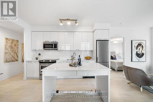 610 - 9471 Yonge Street, Richmond Hill, ON - Indoor Photo Showing Kitchen With Upgraded Kitchen
